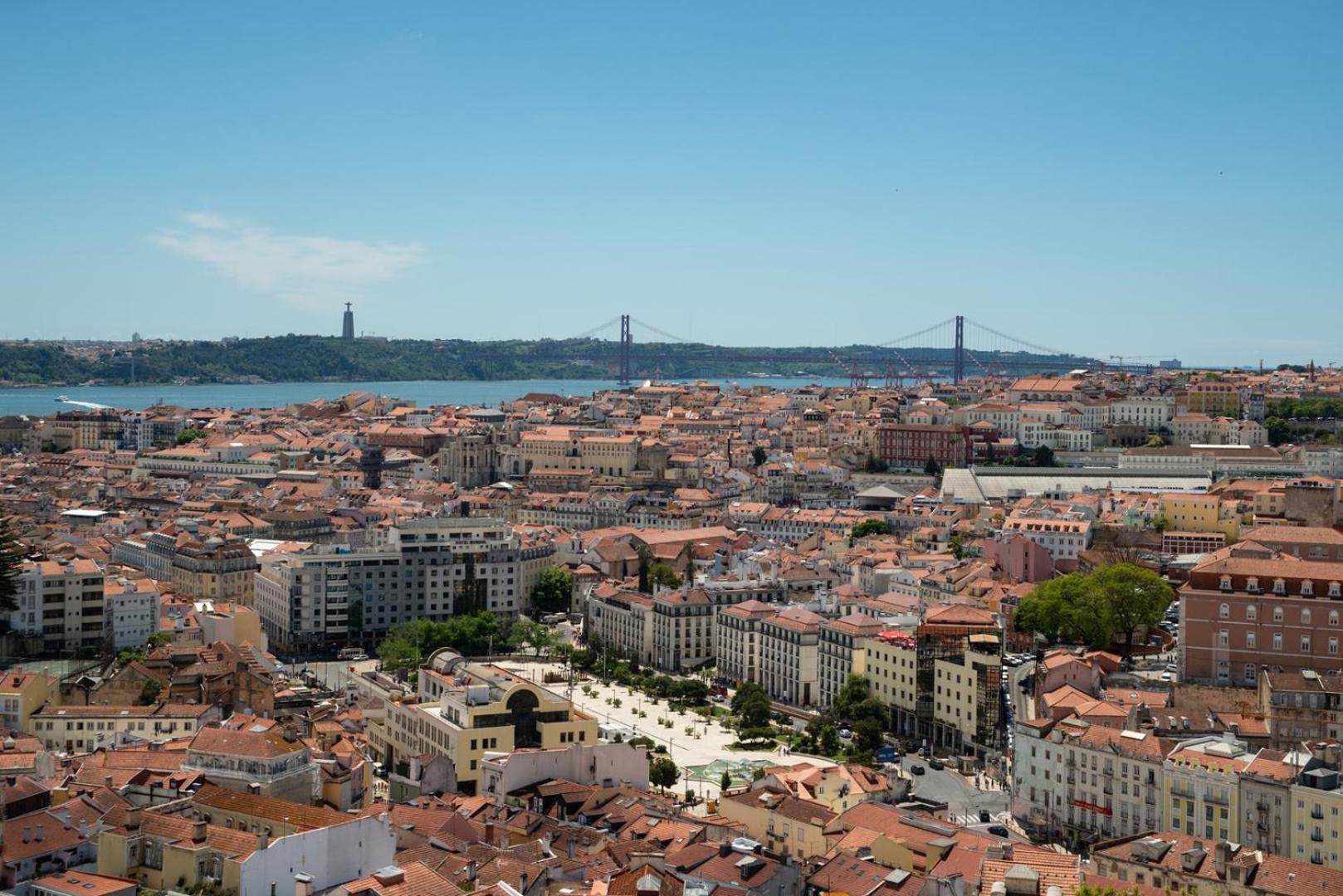 Apartment Gorgeous Rooftop 2-bed With Beautiful View Lisbon