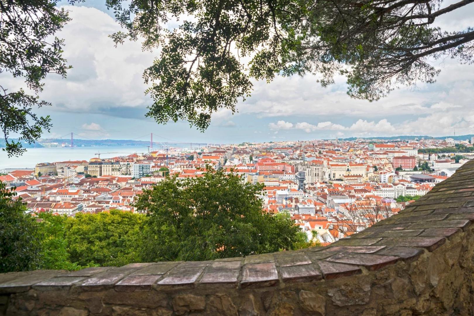 Apartment Gorgeous Rooftop 2-bed With Beautiful View Lisbon